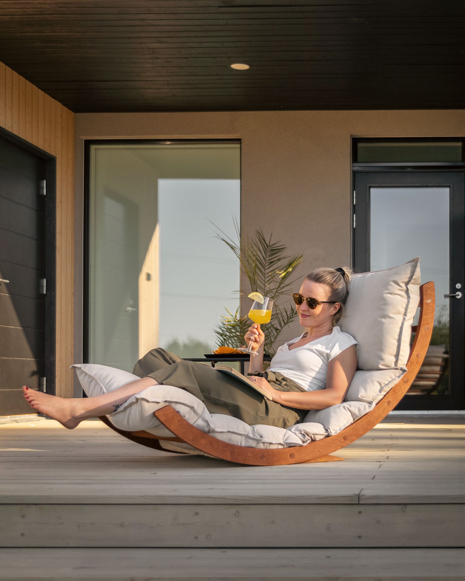 Chaise longue outdoor LAAKSO, coussin outdoor OHRA et cales | ensemble