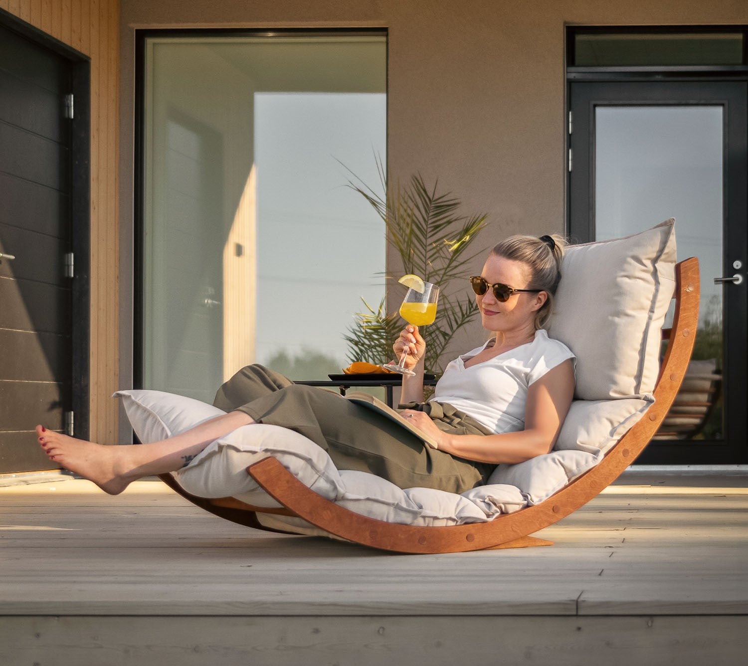 LAAKSO-outdoor-lounger-brown-